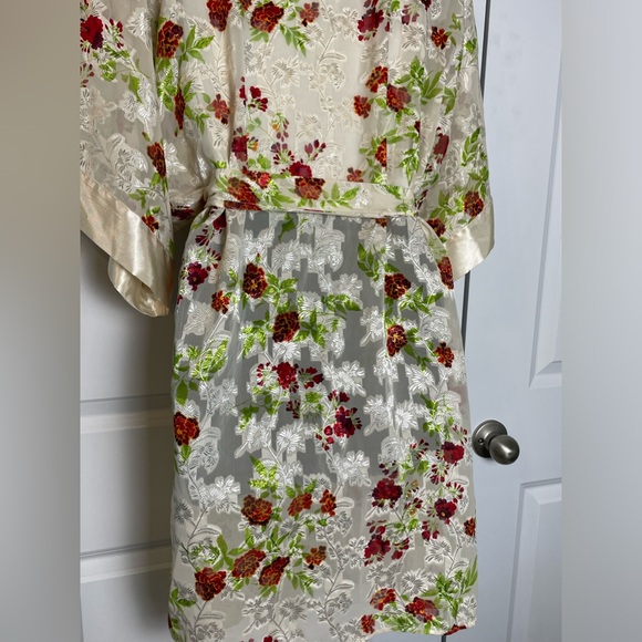 Silky Floral Dressing Robe - Picture 9 of 11